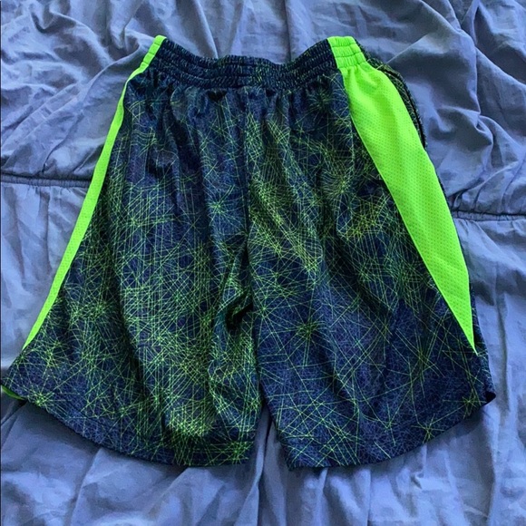 Boys Green Spadling shorts - Picture 2 of 2